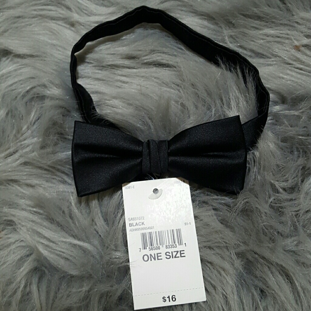 Izod boys bowtie